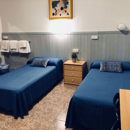 Hostal Carlos III El Prat de Llobregat Buitenkant foto