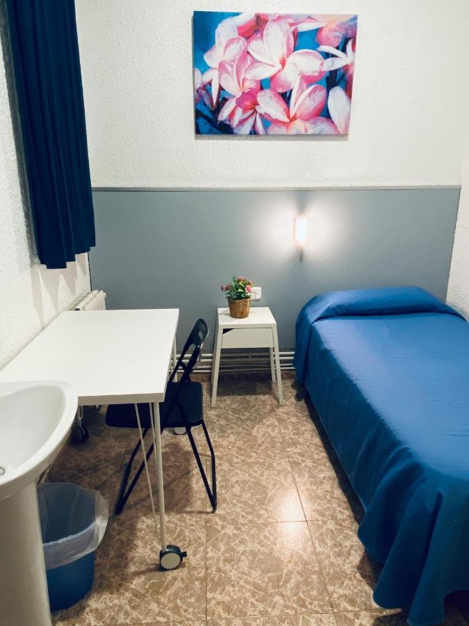 Hostal Carlos III El Prat de Llobregat Buitenkant foto