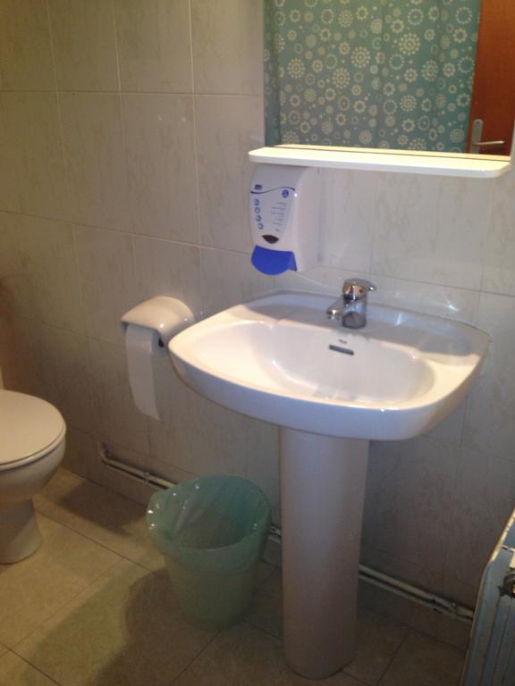 Hostal Carlos III El Prat de Llobregat Buitenkant foto
