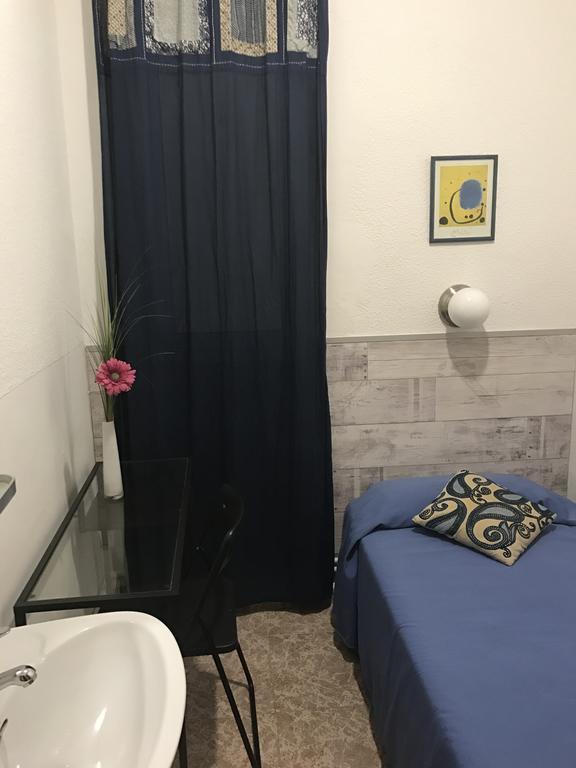 Hostal Carlos III El Prat de Llobregat Buitenkant foto