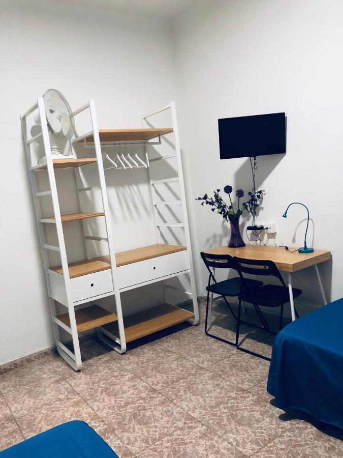 Hostal Carlos III El Prat de Llobregat Buitenkant foto