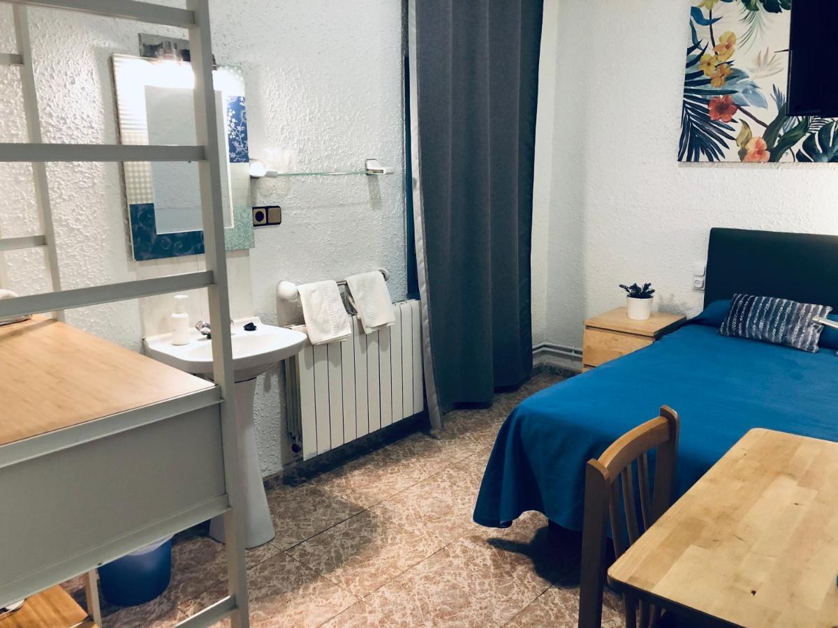 Hostal Carlos III El Prat de Llobregat Buitenkant foto